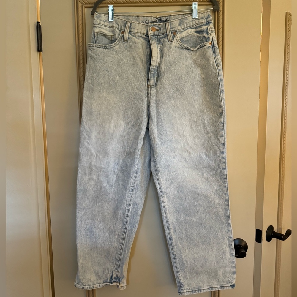 Universal Thread ladies size 12 vintage straight jeans light wash